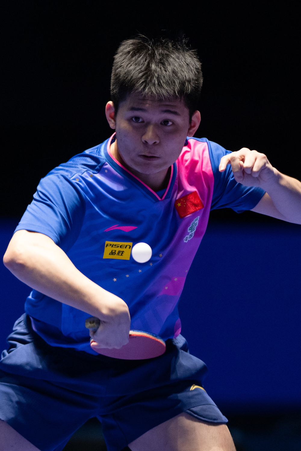 中表现出强 中表现出强