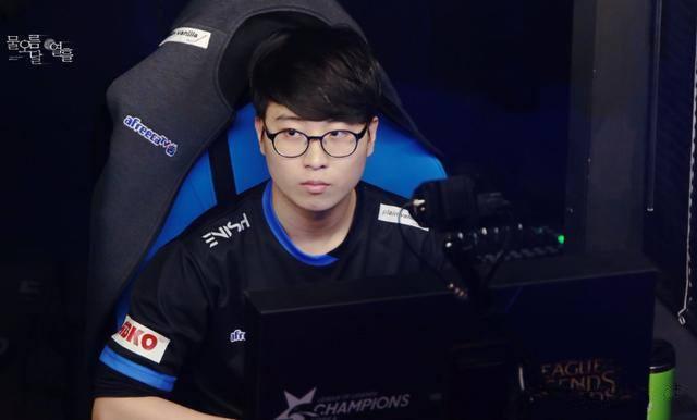 己在开球稳 己在开球稳